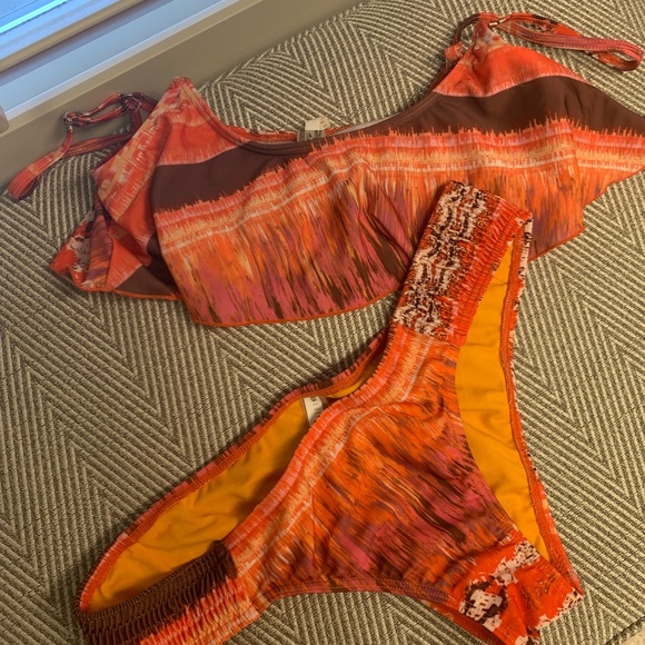 RED BIKINI - Picture 6 of 7